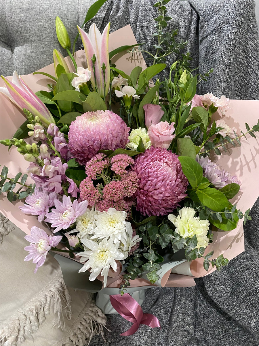 Soft Vintage Posy THE PLATTER & POSY CO.